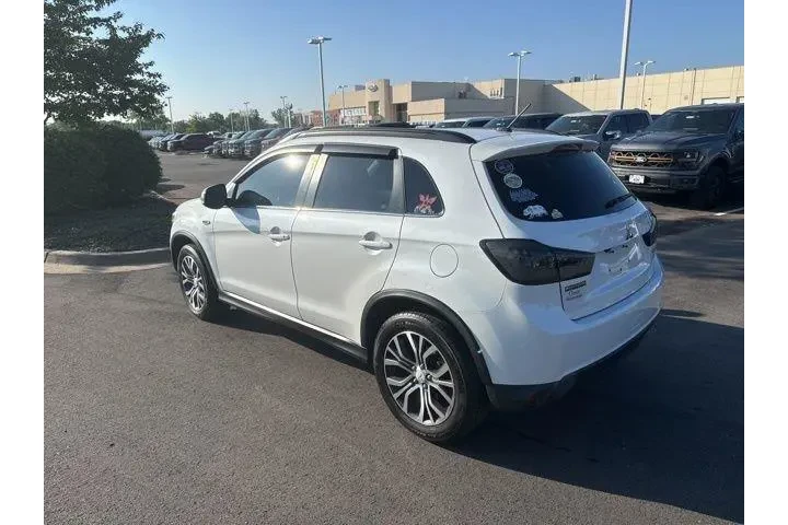 $10000 : Mitsubishi Outlander Sport 2 image 1