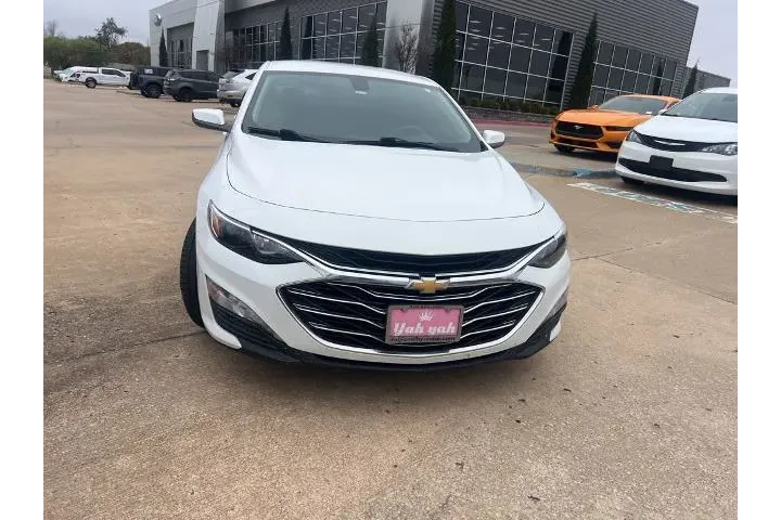 $11995 : Chevrolet Malibu 2020 LT 4dr image 2