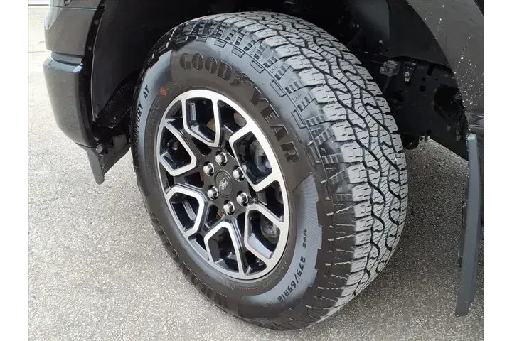 $39423 : Ford F-150 2023 4x4 XLT 4dr image 9