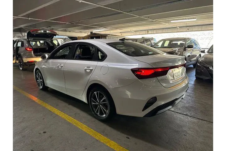 $18998 : Kia Forte 2023 LXS 4dr Sedan image 4