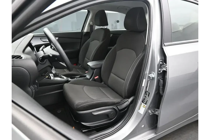 $16659 : Kia Forte 2022 FE 4dr Sedan image 9