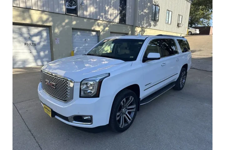 $18900 : 2017 GMC Yukon XL Denali image 1