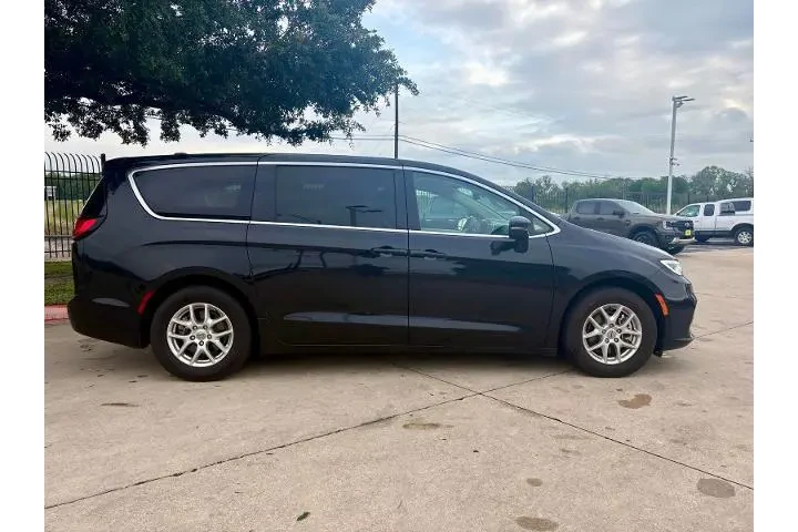 $22774 : Chrysler Pacifica 2024 Touri image 2