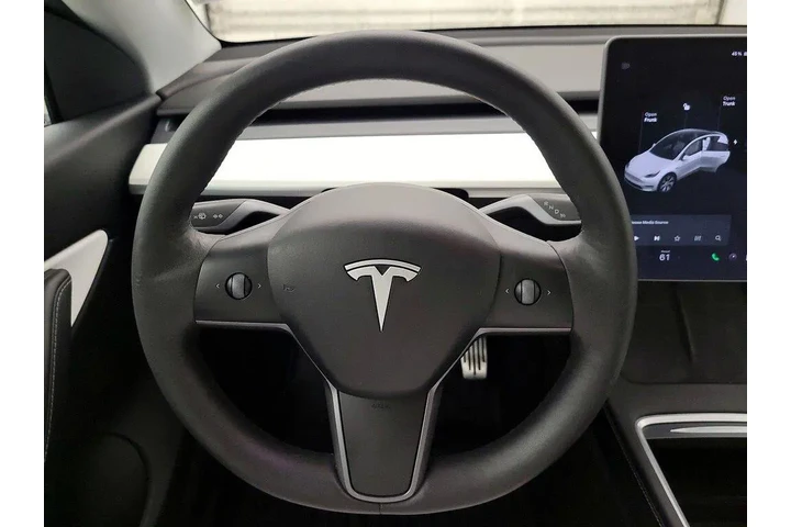 $27998 : Tesla Model Y 2021 AWD Long image 10