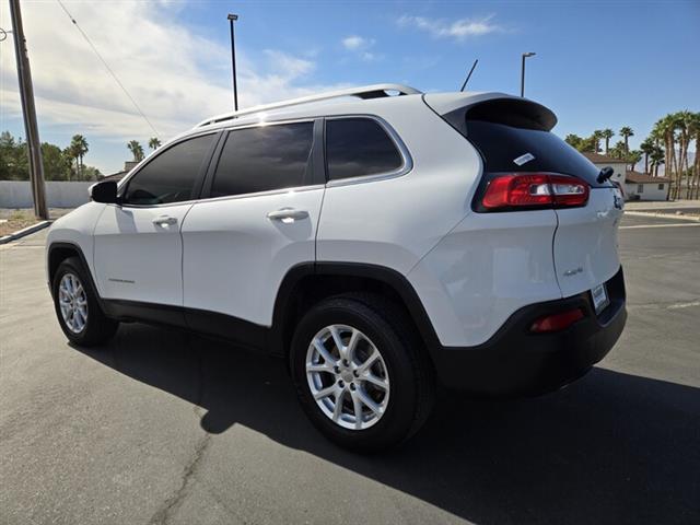 $14510 : Pre-Owned 2017 CHEROKEE LATIT image 5