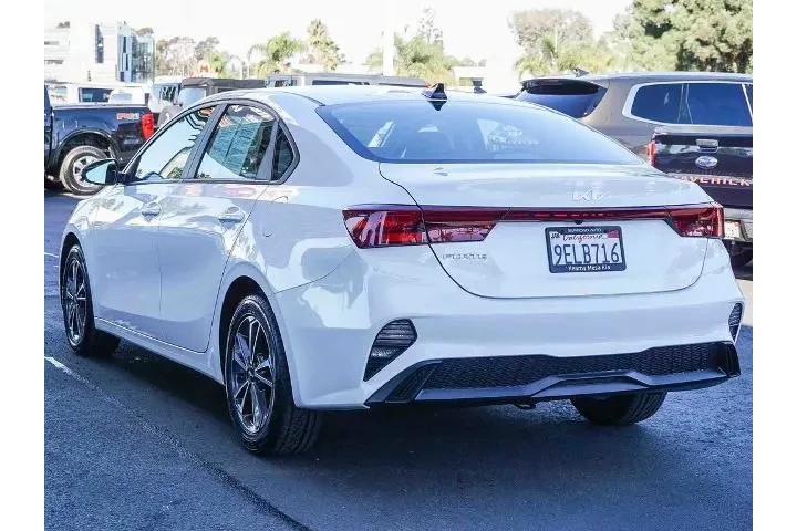 $17491 : Kia Forte 2023 LXS 4dr Sedan image 6