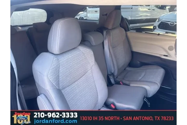 $25415 : Toyota Sienna 2021 LE 8-Pass image 9