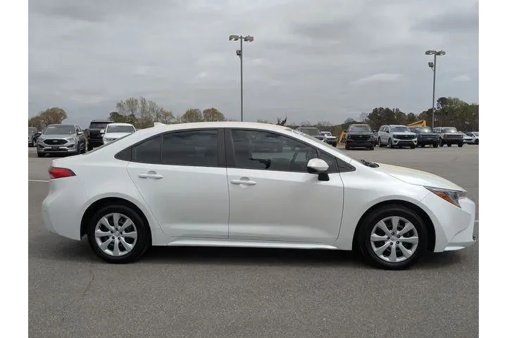 $21992 : Toyota Corolla 2024 LE 4dr S image 2
