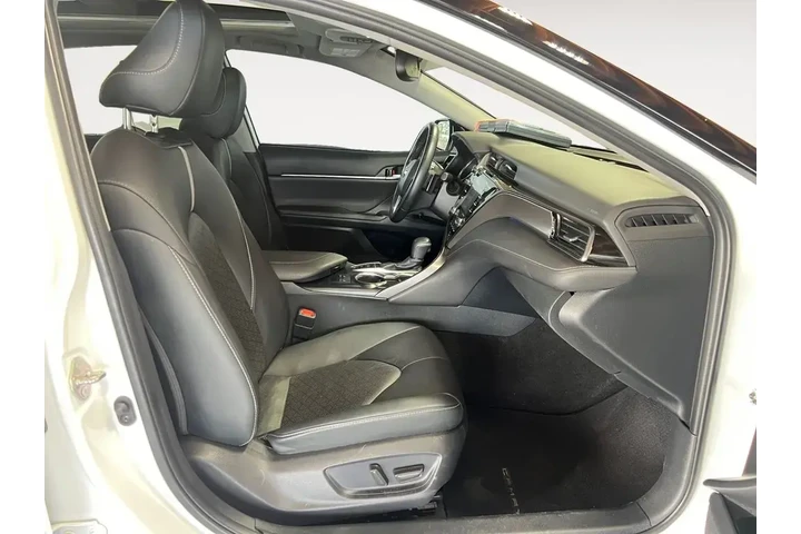 $27500 : Toyota Camry 2019 XLE V6 4dr image 3