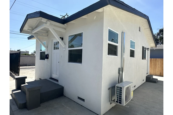 $1800 : Casa 1 REC con Estacionamento image 1