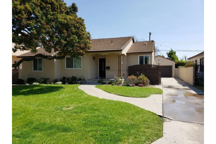 $1700 : Downey 🏠 Pet Friendly 3-2 image 2
