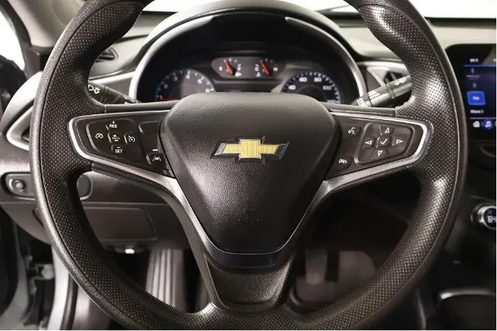 $18574 : Chevrolet Malibu 2024 LT 4dr image 3