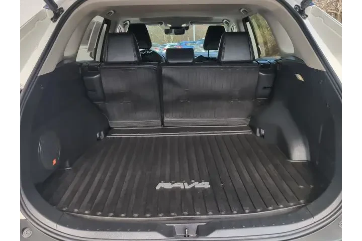 $28993 : Toyota RAV4 2022 AWD Limited image 9