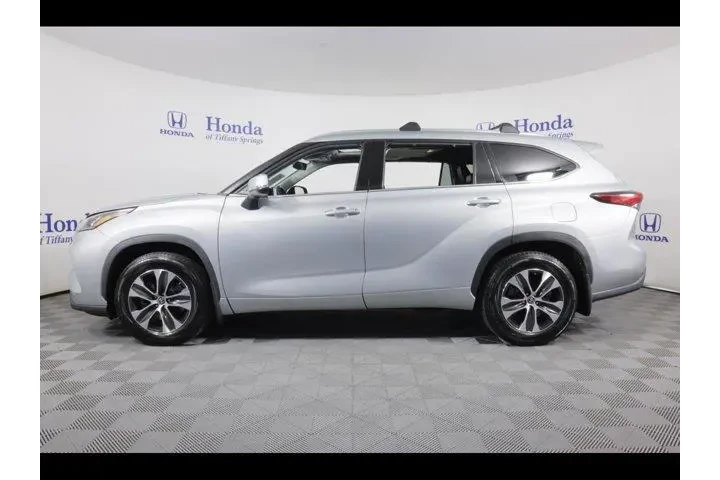$27875 : Toyota Highlander 2020 AWD X image 4