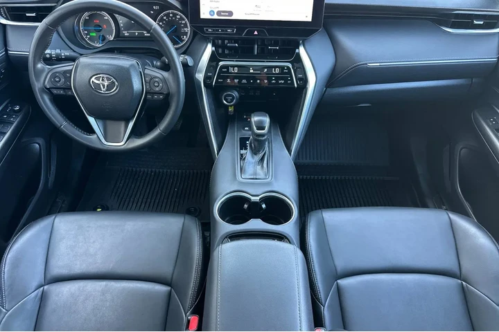 $27900 : Toyota Venza 2023 AWD LE 4dr image 5