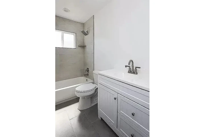 $1800 : Step into comfort and style wi image 8