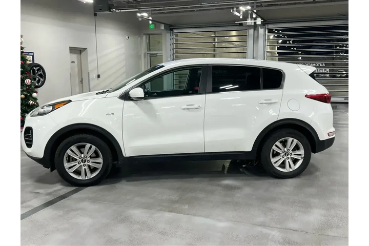 $9900 : Kia Sportage 2018 AWD LX 4dr image 2