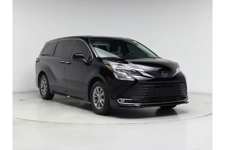 $38998 : Toyota Sienna 2023 XLE 8-Pas image 1