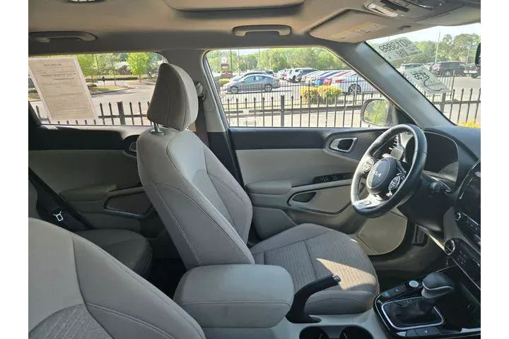 $28250 : Kia Soul 2025 EX 4dr Crossov image 5