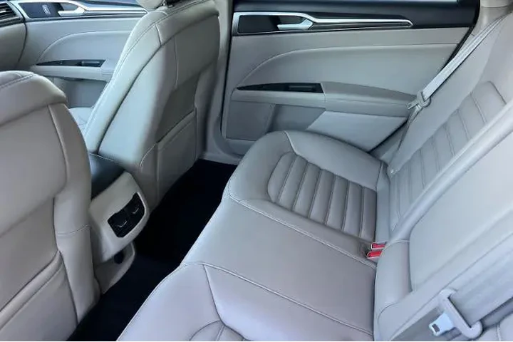 $10095 : Ford Fusion Hybrid 2019 SEL image 4