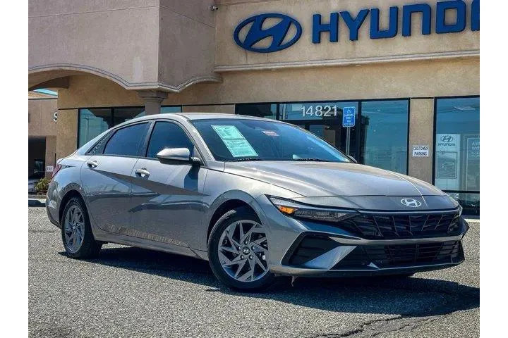 $17975 : Hyundai ELANTRA 2024 SEL 4dr image 1