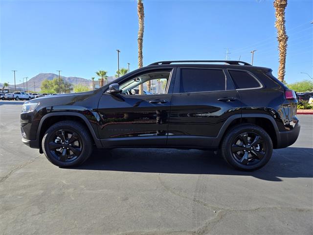 $21491 : Pre-Owned 2021 Cherokee Altit image 3