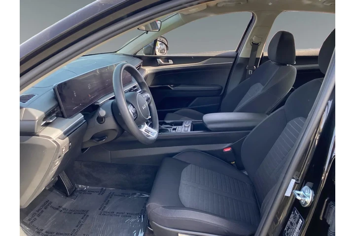 $33105 : Kia K5 2025 LXS 4dr Sedan image 9