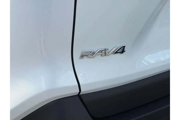 $34980 : Toyota RAV4 2023 XLE Premium image 1