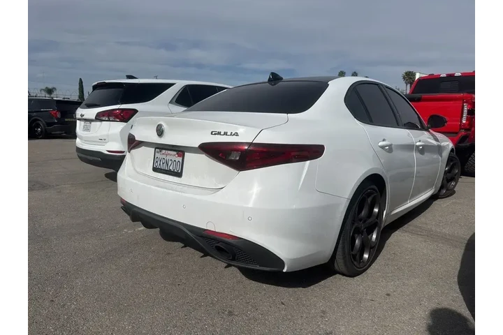 $21626 : Alfa Romeo Giulia 2021 Ti 4d image 4