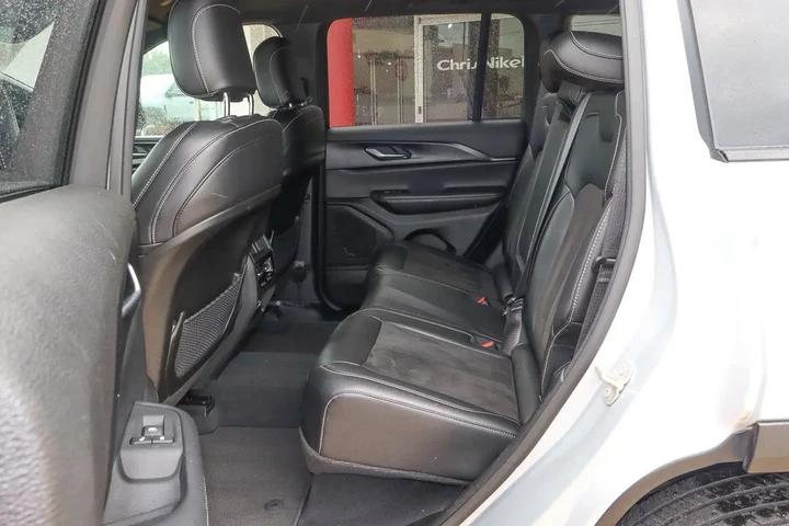 $27488 : 2023 Grand Cherokee Altitude image 8