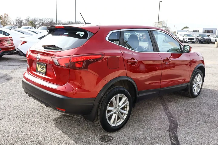 $10449 : 2017 Rogue Sport S image 4