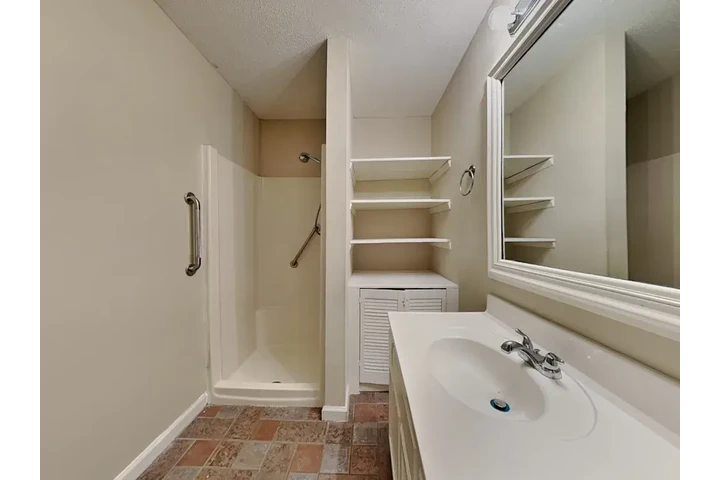 $940 : Affordable accommodation image 4