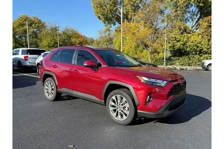 $33000 : Toyota RAV4 2022 AWD XLE Pre image 2
