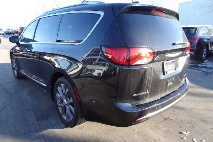 $14995 : 2017 PACIFICA image 9