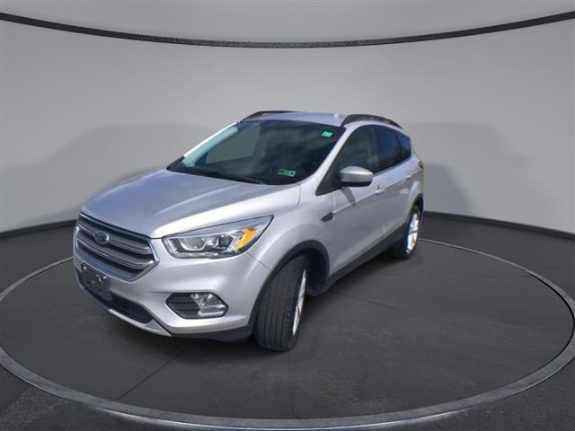 $12000 : PRE-OWNED 2017 FORD ESCAPE SE image 4