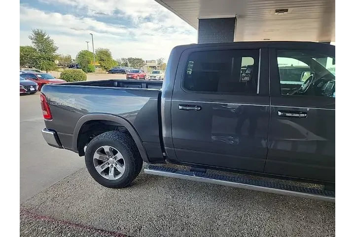 $27247 : Ram 1500 2020 4x4 Laramie 4d image 3