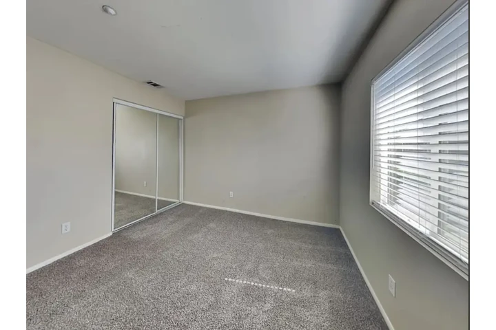 $1250 : Single family home for rent image 9