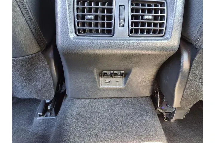 $29898 : Toyota Camry 2025 SE 4dr Sed image 8