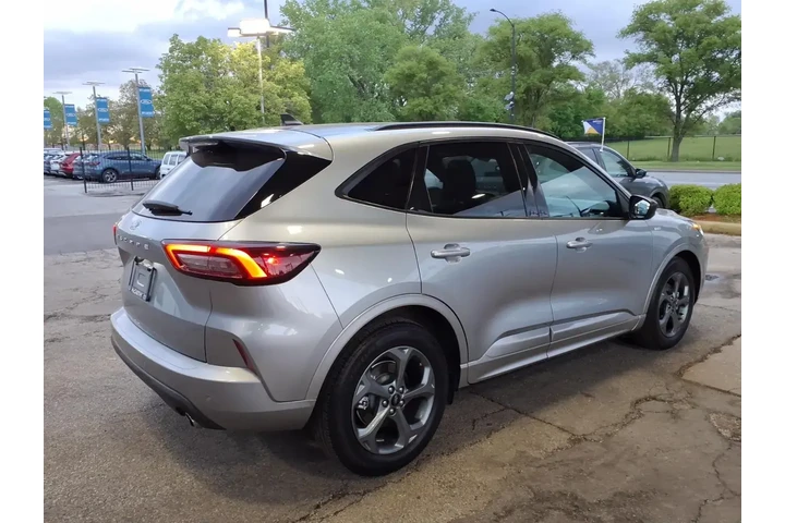 $27642 : Ford Escape 2023 ST-Line 4dr image 3