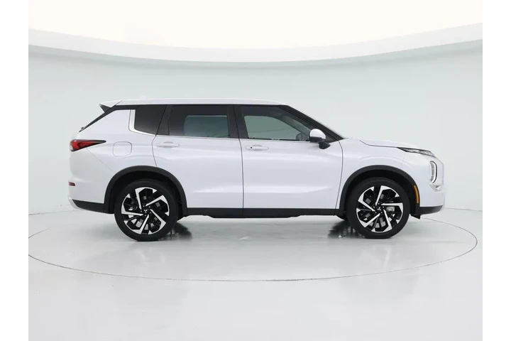 $25998 : Mitsubishi Outlander 2023 SE image 7