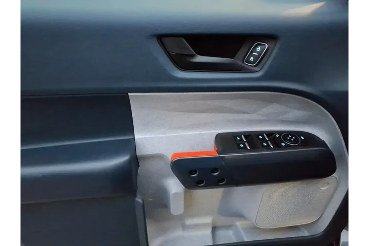 $27399 : Ford Maverick 2022 AWD XL 4d image 9