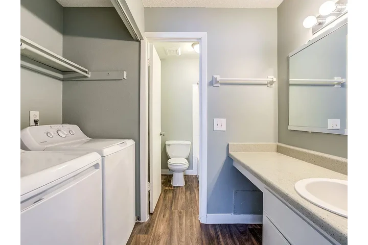 $1300 : House of grace image 9