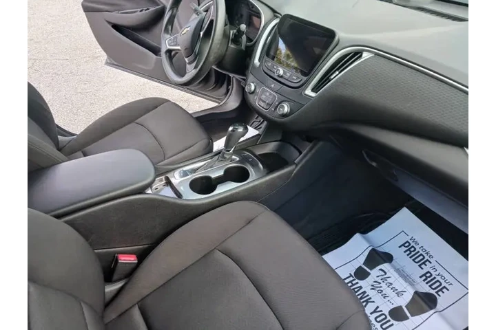 $10900 : 2019 Malibu LS image 3