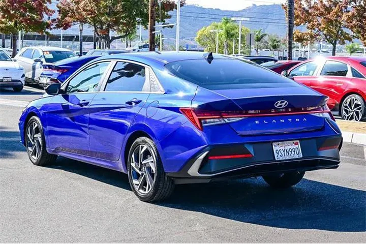 $23000 : Hyundai ELANTRA 2025 SEL Con image 7