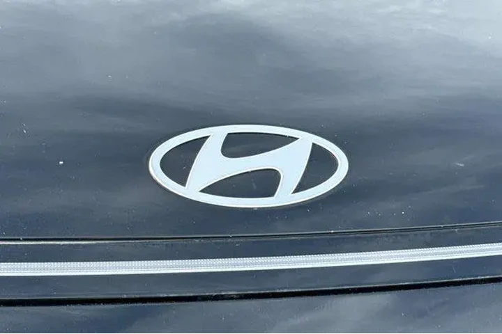 $17435 : Hyundai KONA 2024 AWD SEL 4d image 8