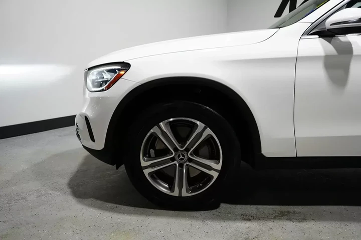 $22156 : 2020 GLC 300 image 4