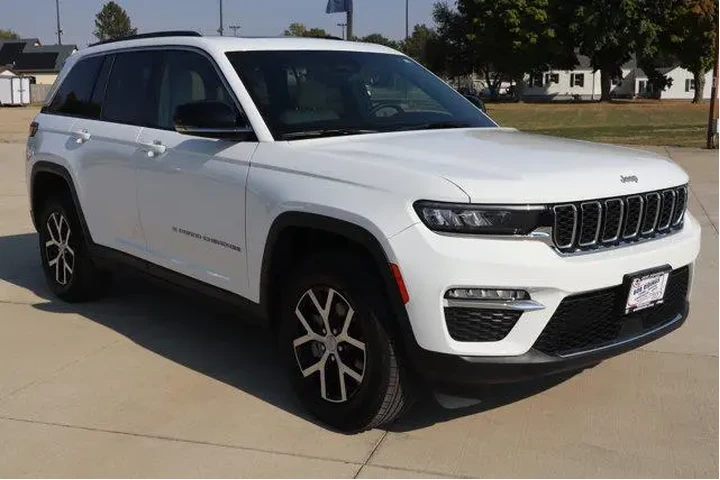 $39990 : Jeep Grand Cherokee 2024 4x4 image 3