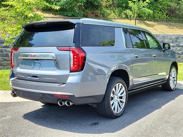 $85837 : 2022 GMC Yukon XL Denali image 2