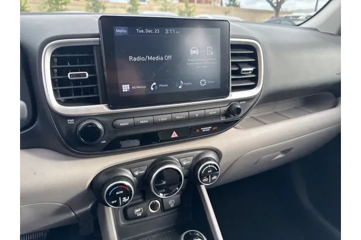 $18900 : Hyundai VENUE 2023 SEL 4dr C image 8