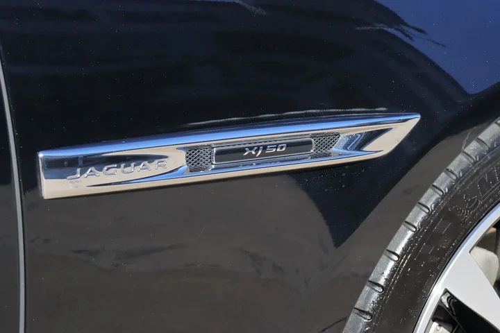 $33998 : 2019 XJ XJ50 V6 image 6